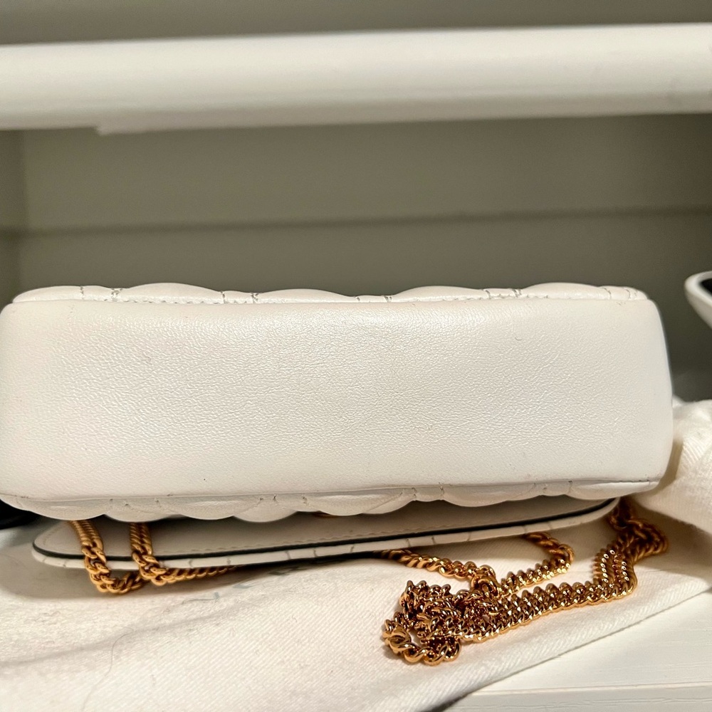 Elegant White Versace Quilted Chain Bag - Picture 8 of 15